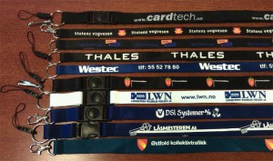 Lanyards i forskjellige tykkelser, festemekanismer, trykk og farger. Lanyards i forskjellige tykkelser, festemekanismer, trykk og farger.